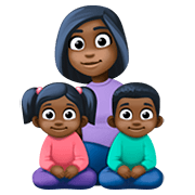 👩🏿‍👧🏿‍👦🏿 Emoji Família - Mulher, Menina, Menino: Pele Escura na Facebook 4.0.