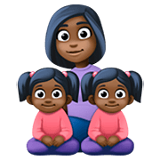 Emoji 👩🏿‍👧🏿‍👧🏿 Famiglia - Donna, Bambina, Bambina: Carnagione Scura su Facebook 4.0.