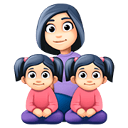 👩🏻‍👧🏻‍👧🏻 Emoji Familia - Mujer, Niña, Niña: Tono De Piel Claro en Facebook 4.0.