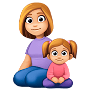 👩🏼‍👧🏼 Emoji Familie - Frau, Mädchen: mittelhelle Hautfarbe Facebook 4.0.