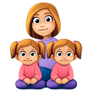 👩🏼‍👧🏼‍👧🏼 Emoji Familie - Frau, Mädchen, Mädchen: mittelhelle Hautfarbe Facebook 4.0.
