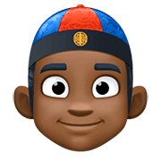 👲🏿 Emoji Mann mit chinesischem Hut: dunkle Hautfarbe Facebook 4.0.