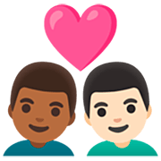👨🏾‍❤️‍👨🏻 Emoji Pareja Enamorada - Hombre: Tono De Piel Oscuro Medio, Hombre: Tono De Piel Claro en Google 15.0.