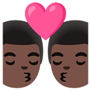 👨🏿‍❤️‍💋‍👨🏿 Emoji sich küssendes Paar - Mann: dunkle Hautfarbe, Mann: dunkle Hautfarbe Google 15.0.
