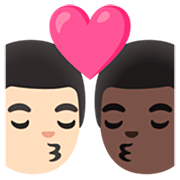 👨🏻‍❤️‍💋‍👨🏿 Emoji Beso - Hombre: Tono De Piel Claro, Hombre: Tono De Piel Oscuro en Google 15.0.