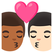 👨🏾‍❤️‍💋‍👨🏻 Emoji Beso - Hombre: Tono De Piel Oscuro Medio, Hombre: Tono De Piel Claro en Google 15.0.