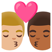 👨🏼‍❤️‍💋‍👨🏾 Emoji sich küssendes Paar - Mann: mittelhelle Hautfarbe, Mann: mitteldunkle Hautfarbe Google 15.0.