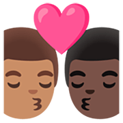 👨🏽‍❤️‍💋‍👨🏿 Emoji Beijo - Homem: Pele Morena, Homem: Pele Escura na Google 15.0.