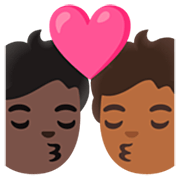 🧑🏿‍❤️‍💋‍🧑🏾 Emoji Beijo: Pessoa, Pessoa, Pele Escura, Pele Morena Escura na Google 15.0.