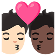 🧑🏻‍❤️‍💋‍🧑🏿 Emoji sich küssendes Paar: Person, Person, helle Hautfarbe, dunkle Hautfarbe Google 15.0.