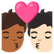 🧑🏾‍❤️‍💋‍🧑🏻 Emoji sich küssendes Paar: Person, Person, mitteldunkle Hautfarbe, helle Hautfarbe Google 15.0.