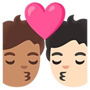 Emoji 🧑🏽‍❤️‍💋‍🧑🏻 Bacio Tra Coppia: persona, persona, Carnagione Olivastra, Carnagione Chiara su Google 15.0.