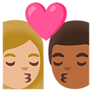👩🏼‍❤️‍💋‍👨🏾 Emoji sich küssendes Paar - Frau: mittelhelle Hautfarbe, Mann: mitteldunkle Hautfarbe Google 15.0.