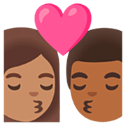 👩🏽‍❤️‍💋‍👨🏾 Emoji sich küssendes Paar - Frau: mittlere Hautfarbe, Mann: mitteldunkle Hautfarbe Google 15.0.