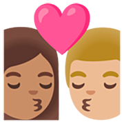 👩🏽‍❤️‍💋‍👨🏼 Emoji Beijo - Mulher: Pele Morena, Homem: Pele Morena Clara na Google 15.0.