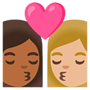 👩🏾‍❤️‍💋‍👩🏼 Emoji Beijo - Mulher: Pele Morena Escura, Mulher: Pele Morena Clara na Google 15.0.