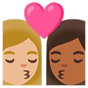 👩🏼‍❤️‍💋‍👩🏾 Emoji Beijo - Mulher: Pele Clara, Mulher: Pele Morena Escura na Google 15.0.