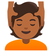 💆🏾 Emoji Pessoa Recebendo Massagem Facial: Pele Morena Escura na Google 15.0.