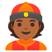 👲🏾 Emoji Homem De Boné: Pele Morena Escura na Google 15.0.
