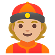 👲🏼 Emoji Hombre Con Gorro Chino: Tono De Piel Claro Medio en Google 15.0.