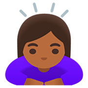 Emoji 🙇🏾‍♀️ Donna Che Fa Inchino Profondo: Carnagione Abbastanza Scura su Google 15.0.