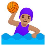 🤽🏽‍♀️ Emoji Mulher Jogando Polo Aquático: Pele Morena na Google 15.0.