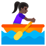 🚣🏿‍♀️ Emoji Mujer Remando En Un Bote: Tono De Piel Oscuro en Google 15.0.
