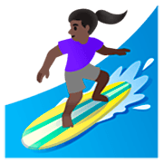 Emoji 🏄🏿‍♀️ Surfista Donna: Carnagione Scura su Google 15.0.