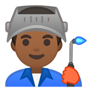 👨🏾‍🏭 Emoji Operário: Pele Morena Escura na Google Android 10.0 March 2020 Feature Drop.