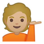Emoji 💁🏼 Persona Al Punto Informazioni: Carnagione Abbastanza Chiara su Google Android 10.0.