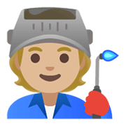 🧑🏼‍🏭 Emoji Funcionário De Fábrica: Pele Morena Clara na Google Android 11.0 December 2020 Feature Drop.
