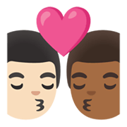 👨🏻‍❤️‍💋‍👨🏾 Emoji sich küssendes Paar - Mann: helle Hautfarbe, Mann: mitteldunkle Hautfarbe Google Android 11.0 December 2020 Feature Drop.
