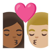 👩🏾‍❤️‍💋‍👨🏼 Emoji Beso - Mujer: Tono De Piel Oscuro Medio, Hombre: Tono De Piel Claro Medio en Google Android 11.0 December 2020 Feature Drop.