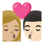👩🏼‍❤️‍💋‍👨🏻 Emoji Beijo - Mulher: Pele Morena Clara, Homem: Pele Clara na Google Android 11.0 December 2020 Feature Drop.