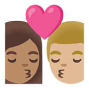 👩🏽‍❤️‍💋‍👨🏼 Emoji sich küssendes Paar - Frau: mittlere Hautfarbe, Mann: mittelhelle Hautfarbe Google Android 11.0 December 2020 Feature Drop.