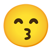 Emoji 😙 Faccina Che Bacia Con Occhi Sorridenti su Google Android 11.0 December 2020 Feature Drop.
