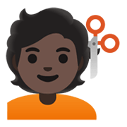 Émoji 💇🏿 Personne Qui Se Fait Couper Les Cheveux : Peau Foncée sur Google Android 11.0 December 2020 Feature Drop.