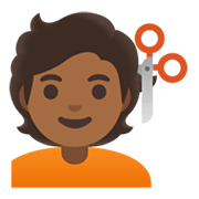💇🏾 Emoji Persona Cortándose El Pelo: Tono De Piel Oscuro Medio en Google Android 11.0 December 2020 Feature Drop.