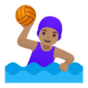 🤽🏽‍♀️ Emoji Wasserballspielerin: mittlere Hautfarbe Google Android 11.0 December 2020 Feature Drop.