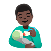 Émoji 👨🏿‍🍼 Homme Allaitant Un Bébé : Peau Foncée sur Google Android 11.0.