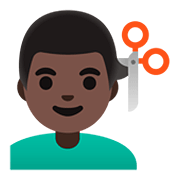 💇🏿‍♂️ Emoji Homem Cortando O Cabelo: Pele Escura na Google Android 11.0.