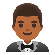 Emoji 🤵🏾‍♂️ Uomo in smoking: Carnagione Abbastanza Scura su Google Android 11.0.