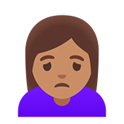 🙍🏽‍♀️ Emoji Mulher Franzindo A Sobrancelha: Pele Morena na Google Android 11.0.