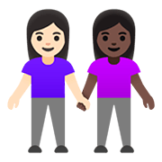 👩🏻‍🤝‍👩🏿 Emoji händchenhaltende Frauen: helle Hautfarbe, dunkle Hautfarbe Google Android 11.0.