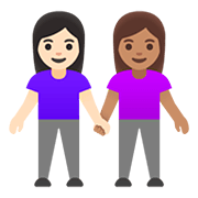 👩🏻‍🤝‍👩🏽 Emoji Duas Mulheres De Mãos Dadas: Pele Clara E Pele Morena na Google Android 11.0.