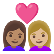 👩🏽‍❤️‍👩🏼 Emoji Casal Apaixonado - Mulher: Pele Morena, Mulher: Pele Morena Clara na Google Android 12.0.