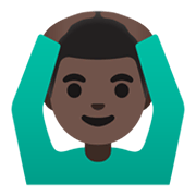 🙆🏿‍♂️ Emoji Mann mit Händen auf dem Kopf: dunkle Hautfarbe Google Android 12.0.