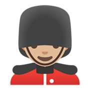 💂🏼‍♂️ Emoji Guardia Hombre: Tono De Piel Claro Medio en Google Android 12.0.