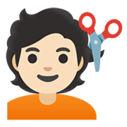 💇🏻 Emoji Pessoa Cortando O Cabelo: Pele Clara na Google Android 12.0.