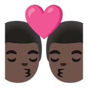 👨🏿‍❤️‍💋‍👨🏿 Emoji sich küssendes Paar - Mann: dunkle Hautfarbe, Mann: dunkle Hautfarbe Google Android 12L.